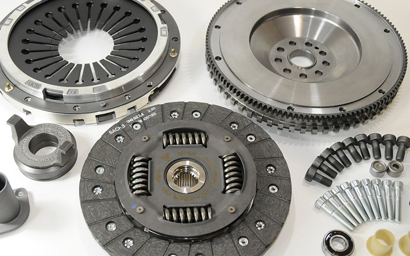 Clutch kit with pressure plate, friction disc and flywheel